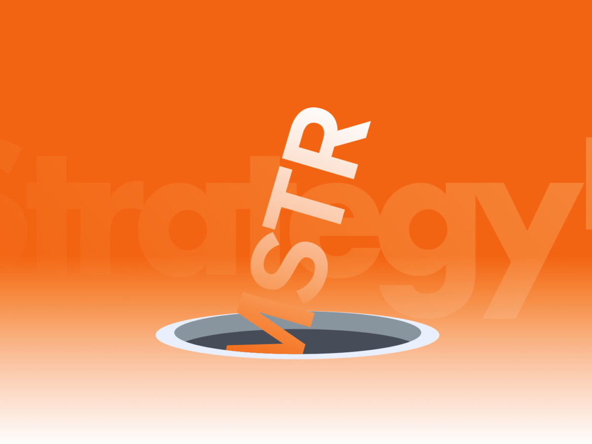 MSTR underperforms, decouples from BTC to the downside